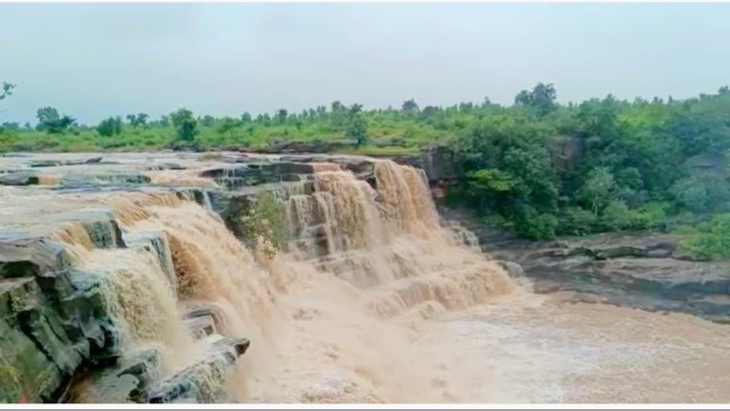 शबरी जलप्रपात का नाम हटाकर तुलसी प्रपात रखना पूरे कोल आदिवासी समाज का अपमान -ऋषभ