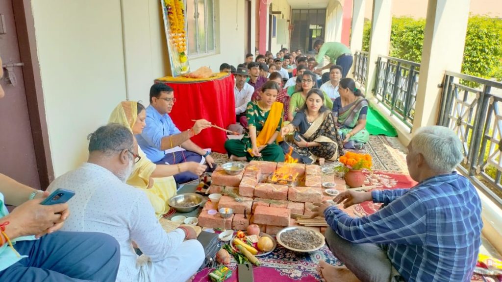 श्री गिर्राज महाराज शिक्षण संस्थान में  नये सत्र का शुभारम्भ