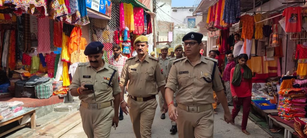 एसपी ने किया राधाकुंड में व्यवस्थाओं का निरीक्षण, चप्पे-चप्पे रहेगी पुलिस की मुस्तेदी