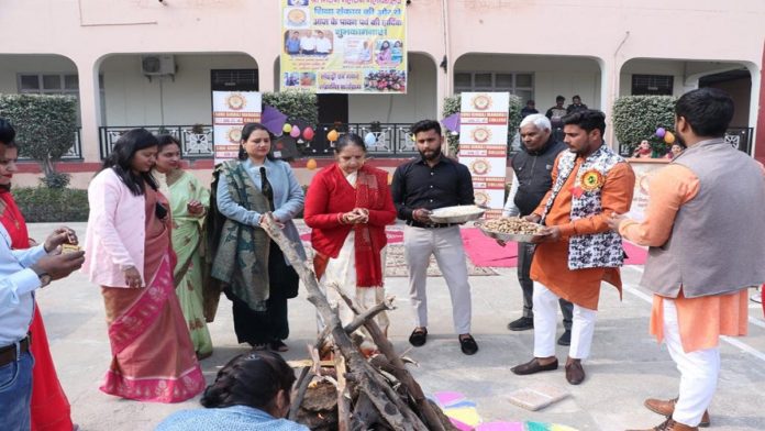 श्री गिर्राज महाराज कॉलेेज में लोहडी व मकर संक्रन्ति के कार्यक्रम का भव्य आयोजन