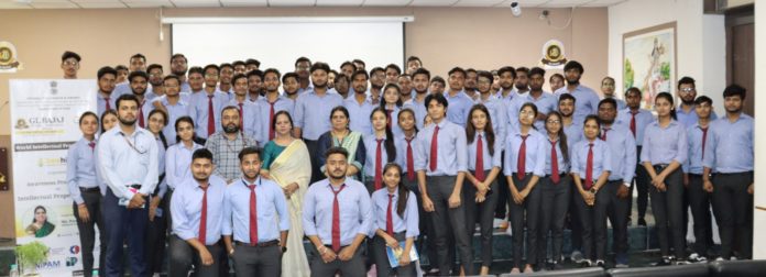 संस्थान की निदेशक प्रो. नीता अवस्थी के साथ इनोव इंटेलेक्ट्स की निदेशक डॉ. पूजा कुमार व छात्र-छात्राएं