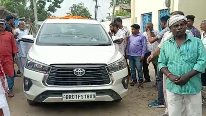 राष्ट्रीय लोक जनता दल के राष्ट्रीय अध्यक्ष उपेन्द्र कुशवाहा क्षेत्रीय दौरा के दौरान भागलपुर सुलतानगंज के कृष्णगढ़ चौक पहुंचे जहां कार्यकर्ताओं ने भव्य स्वागत किया