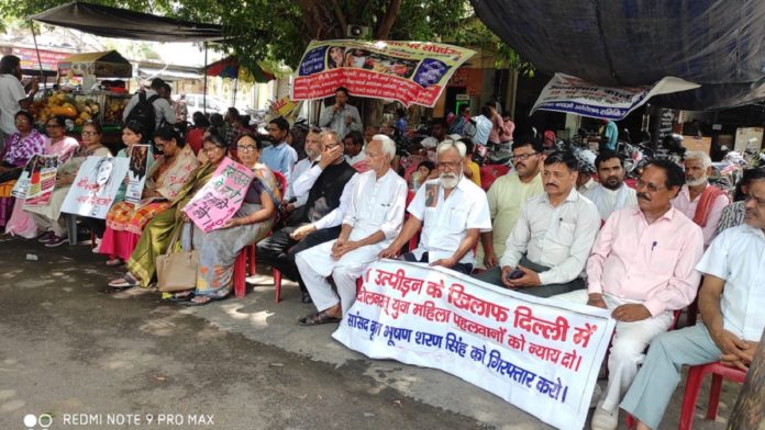 कचहरी पर आज 18 मई को वाम पंथी पार्टियो, सामाजिक व जन संगठनों ने संयुक्त रूप से दिल्ली में जंतर मंतर पर आंदोलन