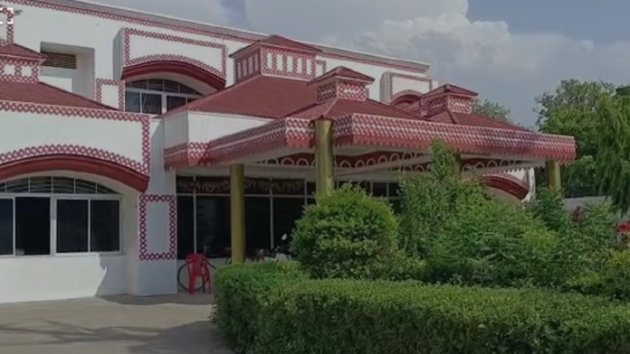 धार्मिक नगरी चित्रकूट में देह व्यापार का भंडाफोड़,होटल रामदरबार मे पुलिस ने की छापेमार कार्यवाही
