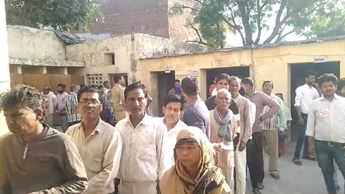 जिले में नगरीय निकाय चुनाव का मतदान कड़ी सुरक्षा व्यवस्था के बीच शुरू