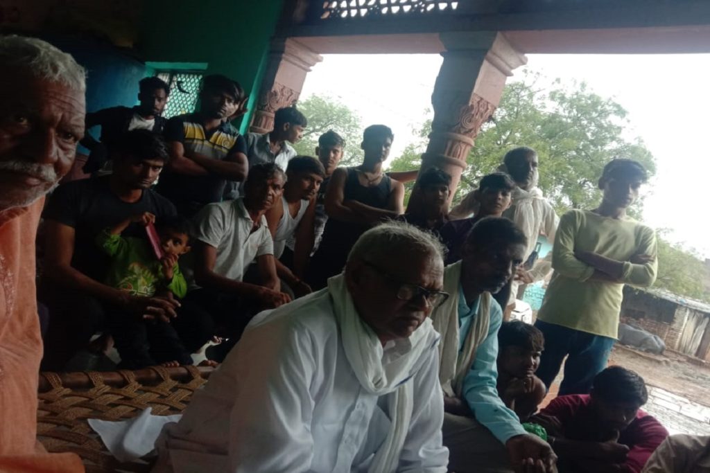 पूर्व संभागी आयुक्त भरतपुर पीसी बेरवाल की यात्रा को भरपूर समर्थन कई गांव के किए दौरे