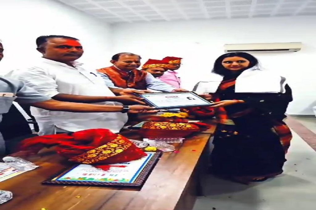 रक्त कोष मित्र मंडल सेवा संस्थान बालोतरा के तत्वाधान में आदर्श शिक्षक सम्मान समारोह लघु उद्योग मंडल बालोतरा में आयोजित किया गया