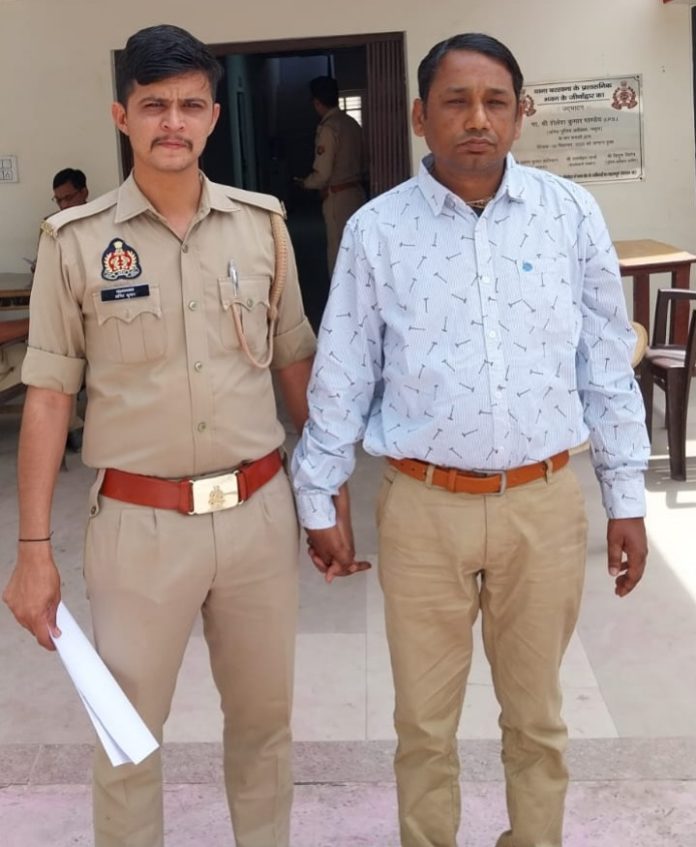 थाना बरसाना पुलिस द्वारा का 01 वारंटी अभियुक्त को किया गिरफ्तार।