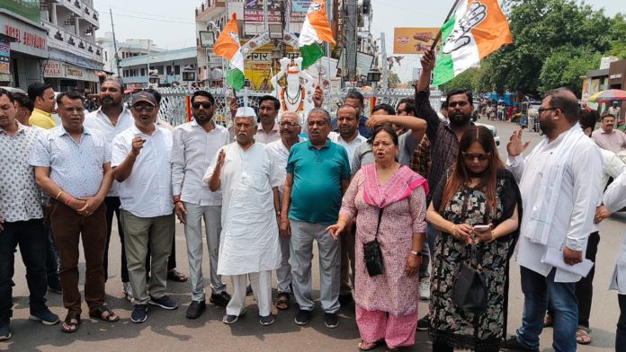 कांग्रेस कमेटी हरिद्वार द्वारा भाजपा सरकार के विरोध में जोरदार प्रदर्शन किया गया।