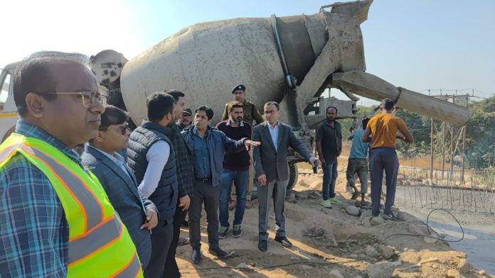 हरिद्वार-नजीबाबाद रोड़ निर्माणकार्य की धीमी प्रगति पर सचिव नाराज