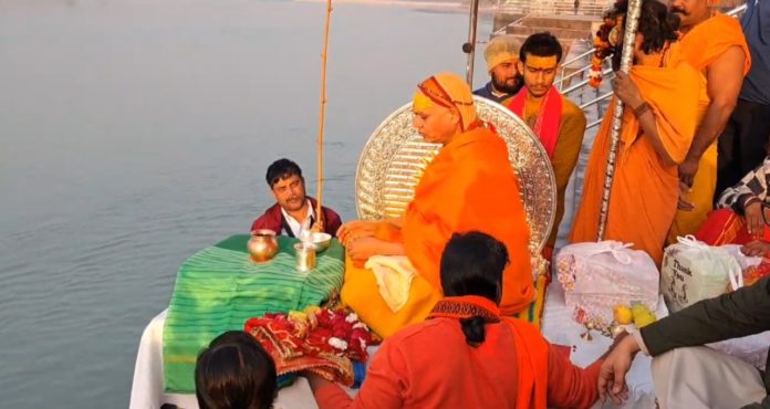 शीतकालीन चार धाम यात्रा की ज्योतिषी पीठ के शंकराचार्य ने की शुरुआत