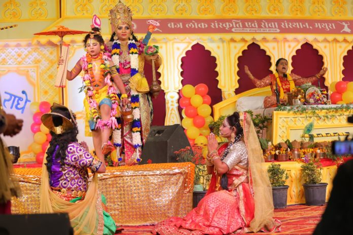 Krishna Janmotsav celebrated with great pomp in Shrimad Bhagwat Leela Katha organized by Braj Folk Culture and Service Institute.