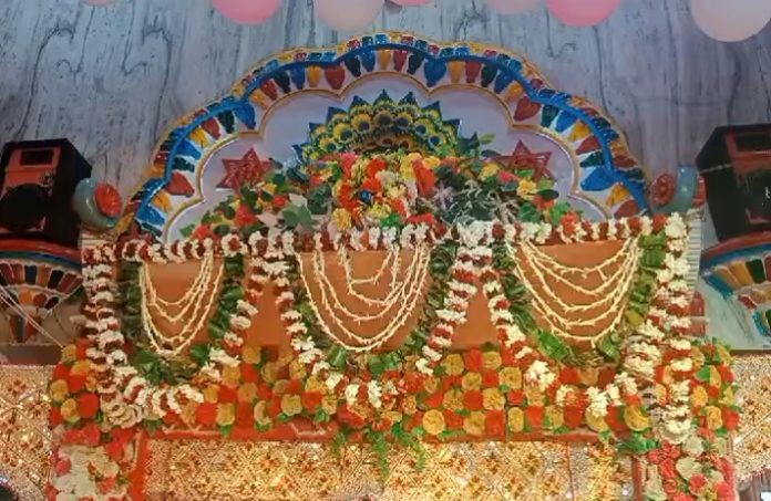 Dashabhuji Ganesha sitting in a flower decorated bungalow on the temple