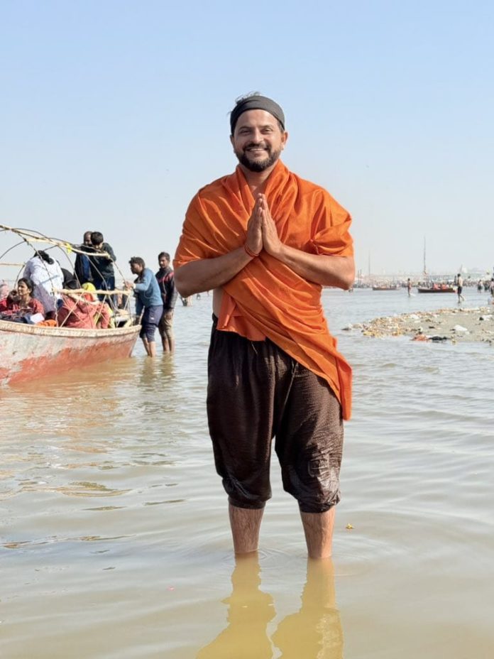 Former cricketer took holy bath in Triveni Sangam